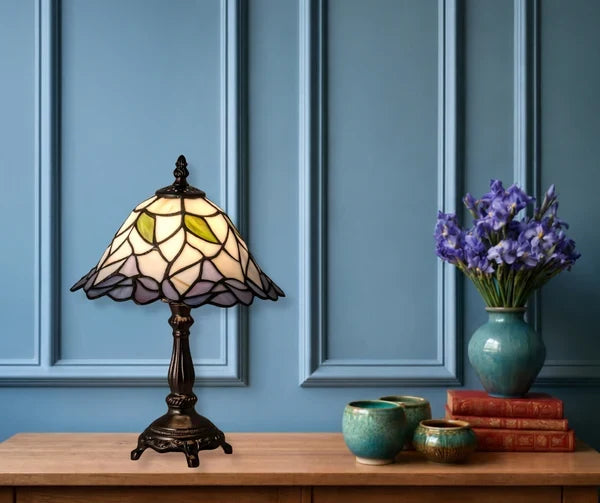 Small Tiffany Daffodil lamp on table.