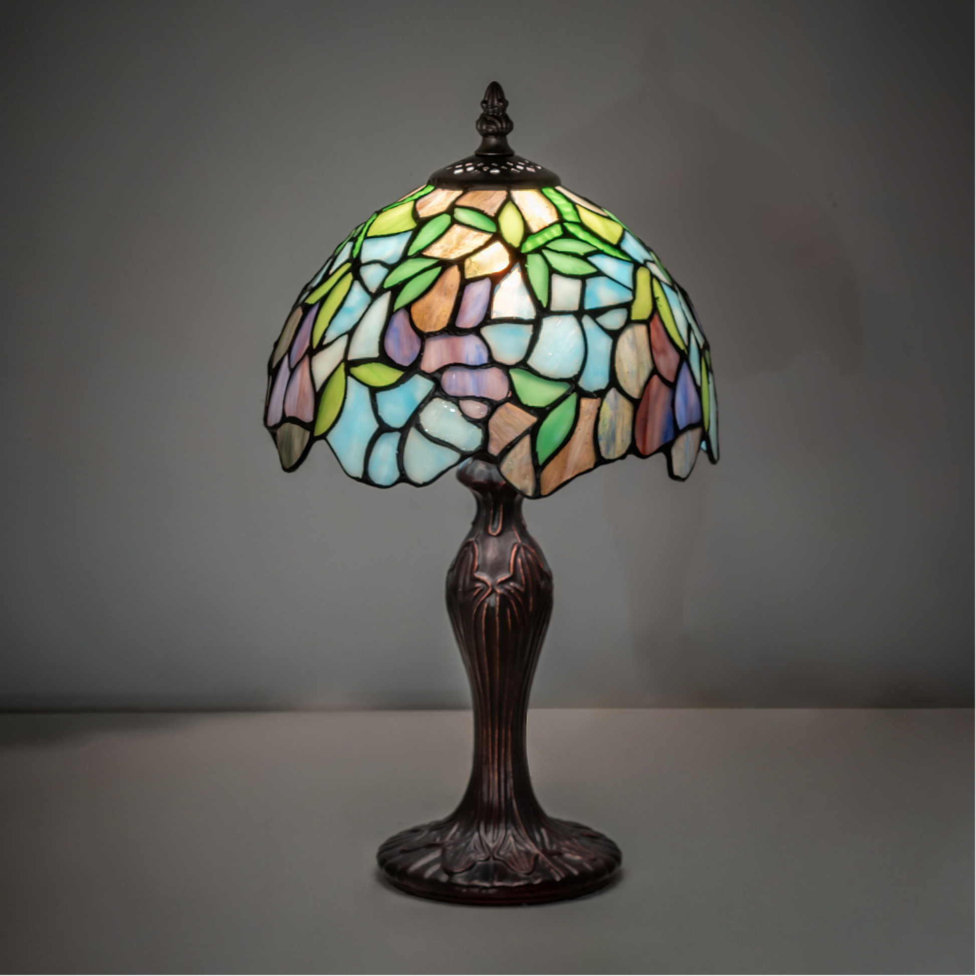 15-inch Tiffany Wisteria Lamp Min
