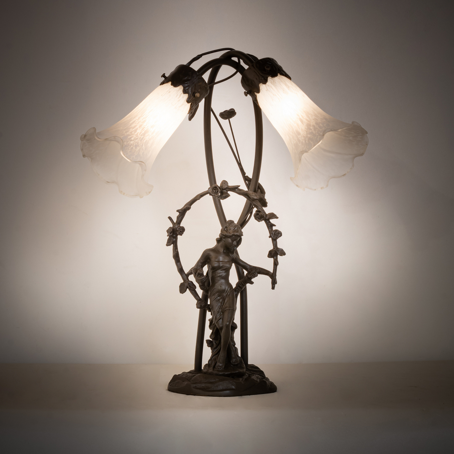 17-inch Tiffany Style Table Lamp White Pond Lily Trellis Girl Accent on dark background