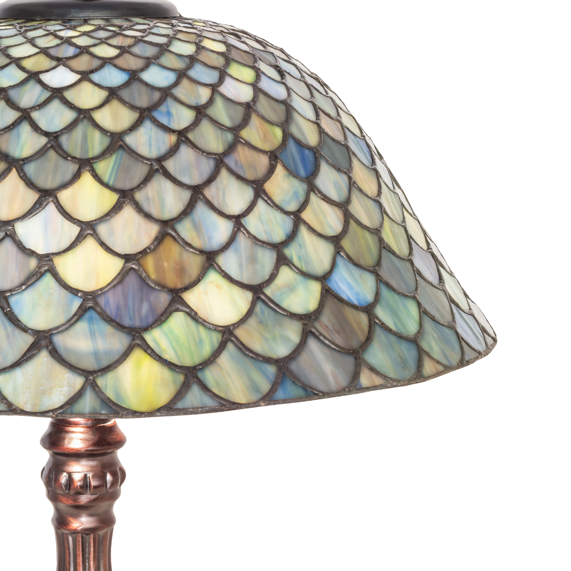 22-inch Tiffany Stained Glass Table Lamp Fishscale closeup of shade